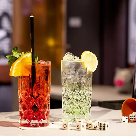 Moxy 3*